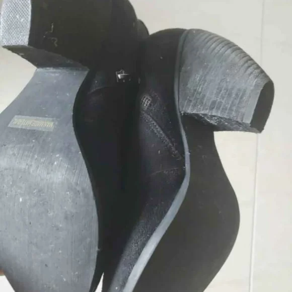 Not rated womens black suede Fringe boots Size 9.5 condition is like new - Picture 3 of 4